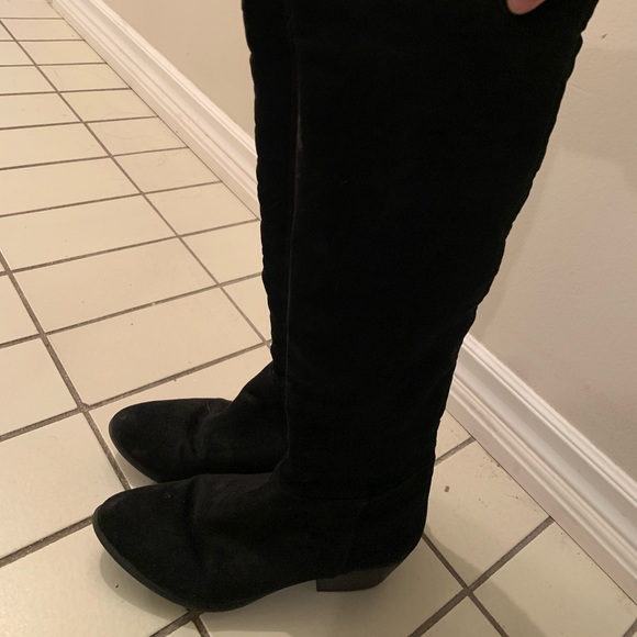 [SOLD] Suede black boots - Picture 2 of 4